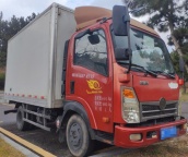 2018年重汽3米8保温厢货宽体