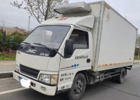 2017年江铃四米二保温厢货